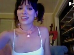 slim american shemale cutie dances on webcam